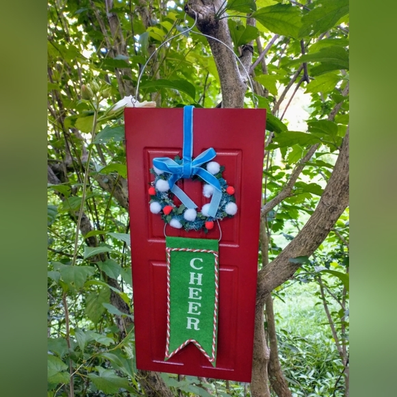 Christmas Cheer Wooden Door Shaped Sign - Picture 3 of 10